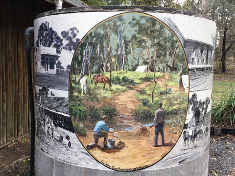 Tatong Tavern Water Tank - South Australia Travel 0