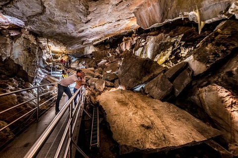 Jenolan Caves: Lucas Cave Tour - South Australia Travel 3
