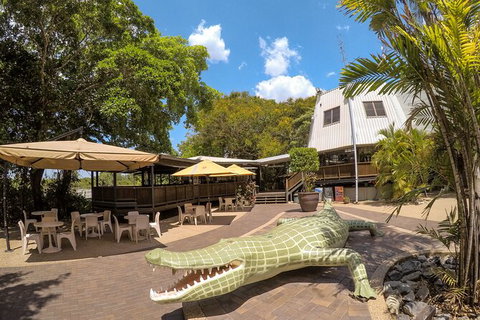 Adelaide River Queen Cruise Shuttle Bus - South Australia Travel 1