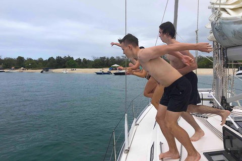 Sailing Curlew Escape On Moreton Bay - South Australia Travel 11