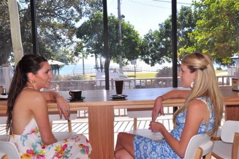 Beach House Hotel - South Australia Travel 1