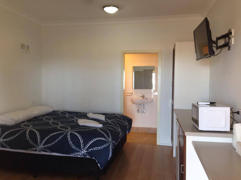 Pine Beach Hotel-Motel - South Australia Travel 5