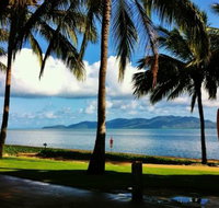 Harolds Seafood on The Strand - South Australia Travel