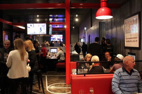 The Sporting Globe Bar & Grill - South Australia Travel 1