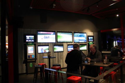 The Sporting Globe Bar & Grill - South Australia Travel 2