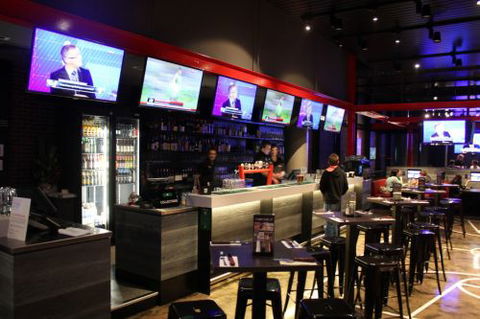 The Sporting Globe Bar & Grill - South Australia Travel 4