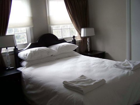 Wallacia Hotel - South Australia Travel 1