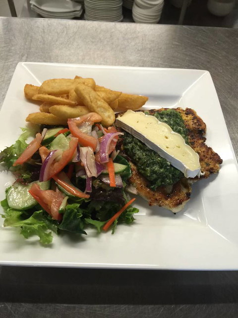 Young Australian Hotel - South Australia Travel 4