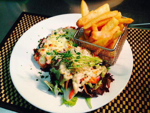 Raffles Hotel - South Australia Travel 0