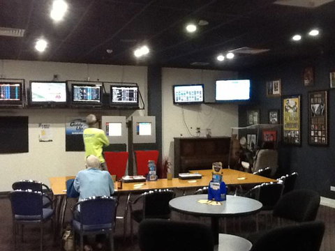 Tennant Creek Memorial Club - South Australia Travel 4