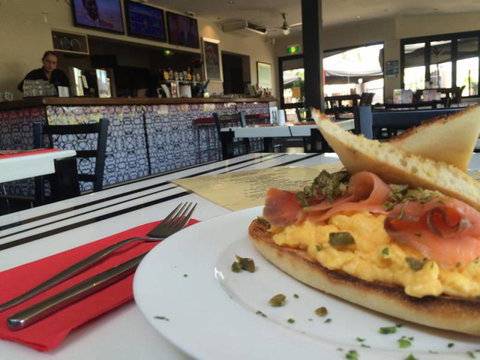 Dolly’s Bar & The Hibiscus Tavern - South Australia Travel 2