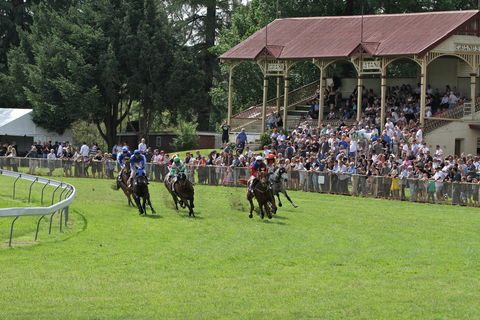 Tumut Boxing Day Races - South Australia Travel 0
