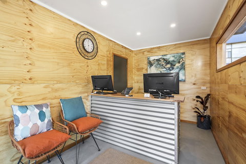 North Pier Hotel - South Australia Travel 1