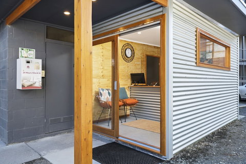 North Pier Hotel - South Australia Travel 0