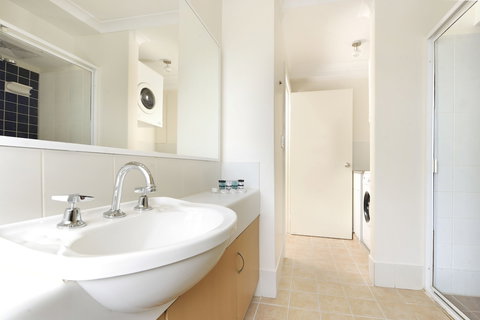 Lodestar Waterside Apartments - South Australia Travel 5