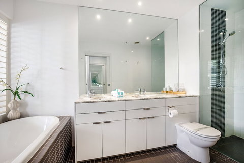 Ultra Broadbeach - South Australia Travel 4