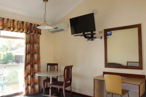 Karri Forest Motel - South Australia Travel 5