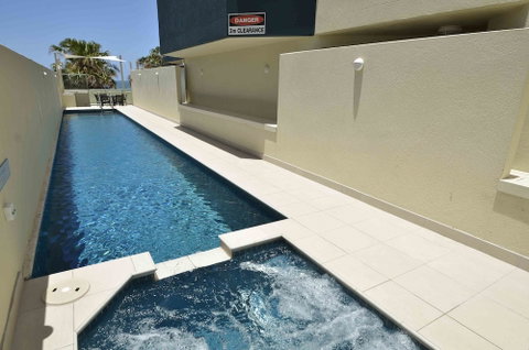 Malibu Mooloolaba - South Australia Travel 6