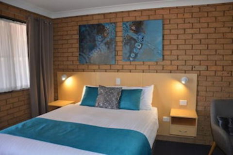 Sunray Motor Inn - South Australia Travel 0