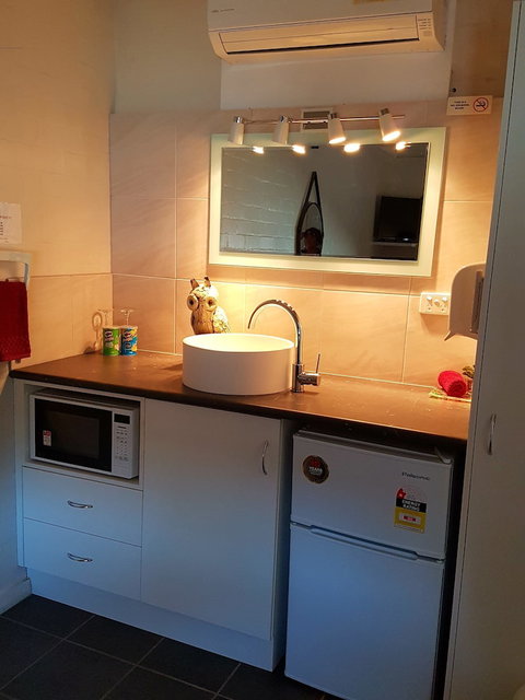 Bidgee Motor Inn - South Australia Travel 6