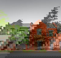 Majestic Old Lion Apartments - South Australia Travel