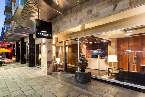 Majestic Roof Garden Hotel - South Australia Travel 1