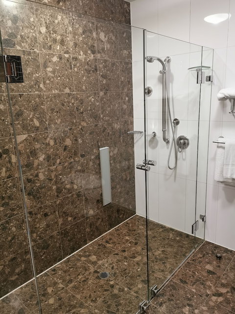 Majestic Roof Garden Hotel - South Australia Travel 5