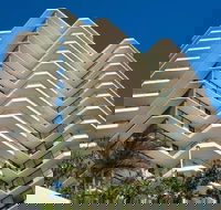 Beach House Seaside Resort Coolangatta - South Australia Travel