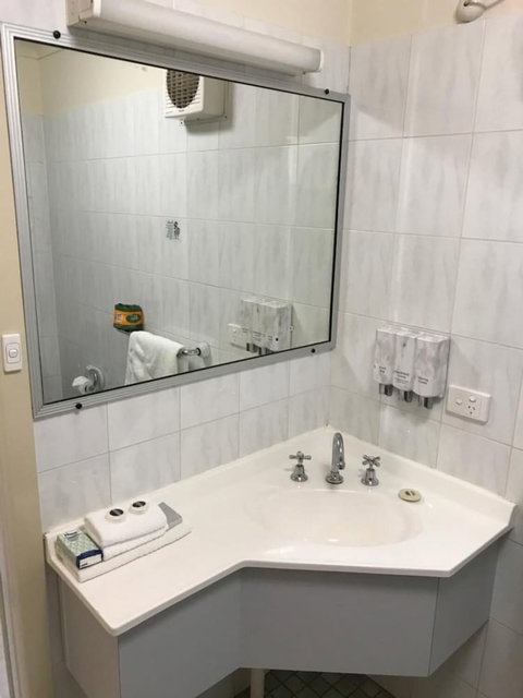 Orange Motor Lodge - South Australia Travel 5