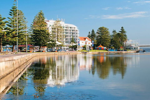 Oaks The Entrance Waterfront Suites - South Australia Travel 5