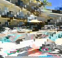 Cairns Queenslander Hotel  Apartments - South Australia Travel