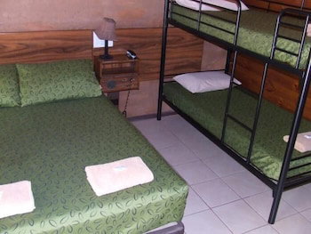 Territory Manor Motel & Caravan Park - South Australia Travel 3