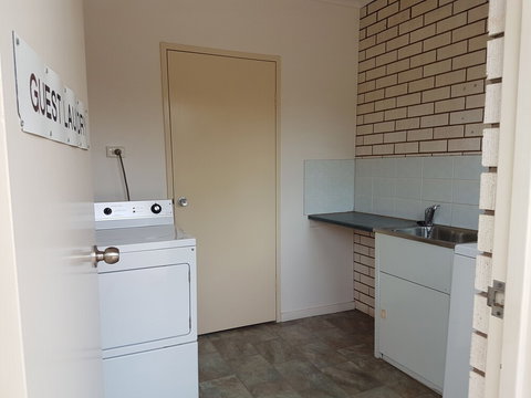 Emerald Tower Motor Inn - South Australia Travel 2