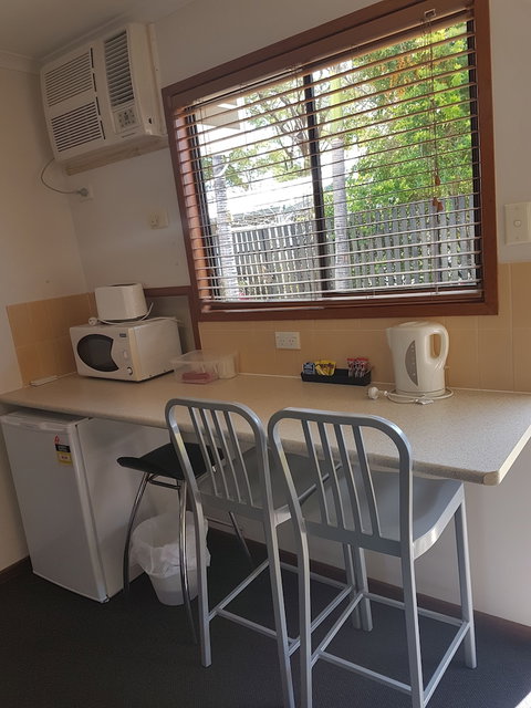 Emerald Tower Motor Inn - South Australia Travel 3