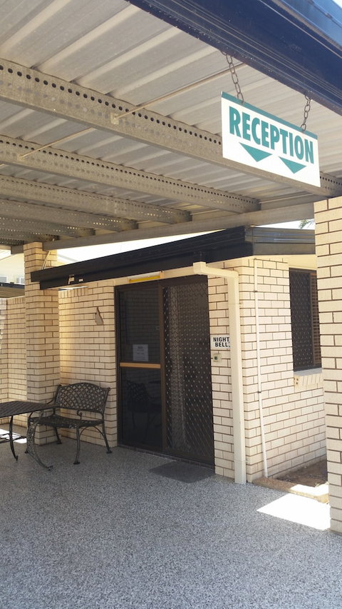 Emerald Tower Motor Inn - South Australia Travel 1