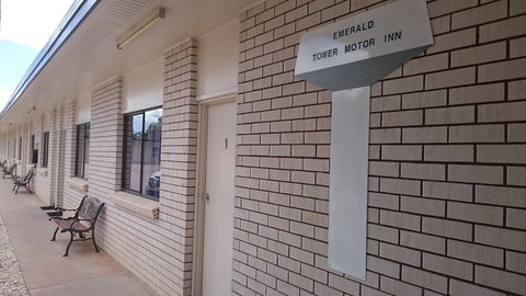 Emerald Tower Motor Inn - South Australia Travel 0