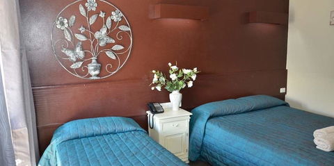 Warwick Motor Inn - South Australia Travel 0