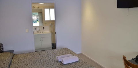 Warwick Motor Inn - South Australia Travel 5