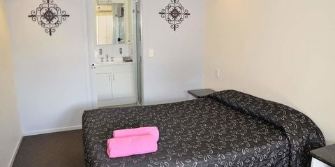 Warwick Motor Inn - South Australia Travel 3