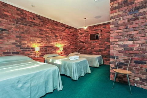 Fernvale Hotel Motel - South Australia Travel 3