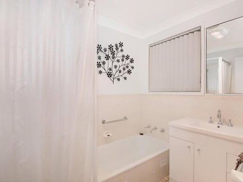 Toukley Lake House - South Australia Travel 6