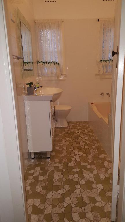 King Cottage - South Australia Travel 4