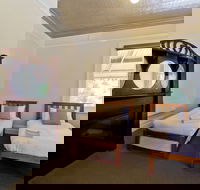 Deloraine Hotel - South Australia Travel