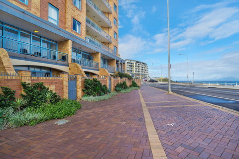 Newcastle Short Stay Apartments - Sandbar Newcastle Beach - South Australia Travel 3
