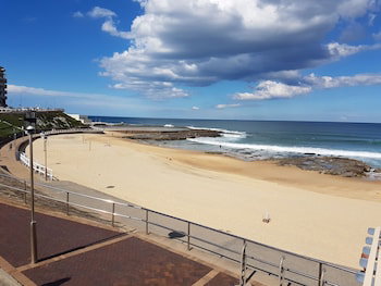 Newcastle Short Stay Apartments - Sandbar Newcastle Beach - South Australia Travel 1