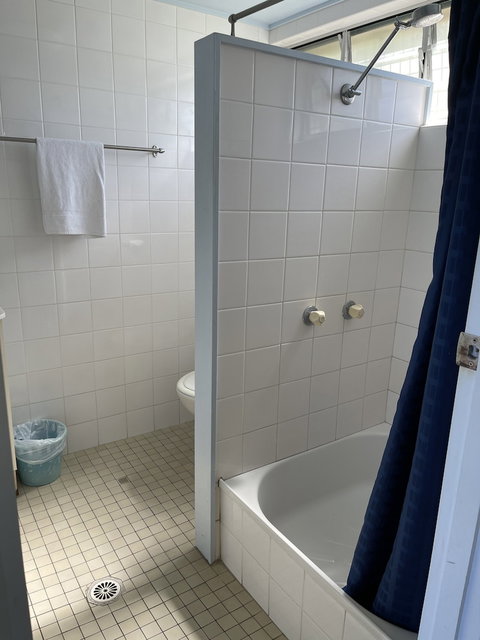 Queens Beach Motor Hotel - South Australia Travel 5