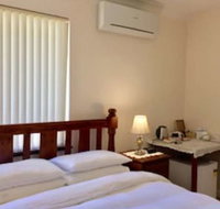 The Royal Dolphin BB in Safety Bay - South Australia Travel