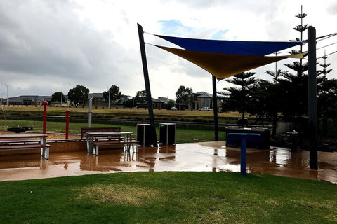 Deluxe Lake View House - South Australia Travel 7