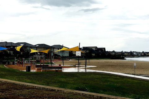 Deluxe Lake View House - South Australia Travel 5