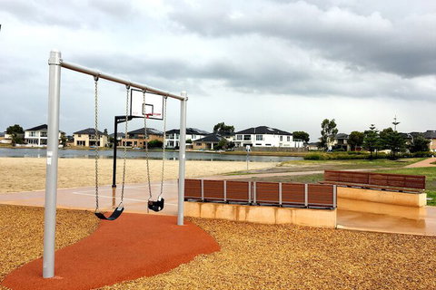 Deluxe Lake View House - South Australia Travel 4